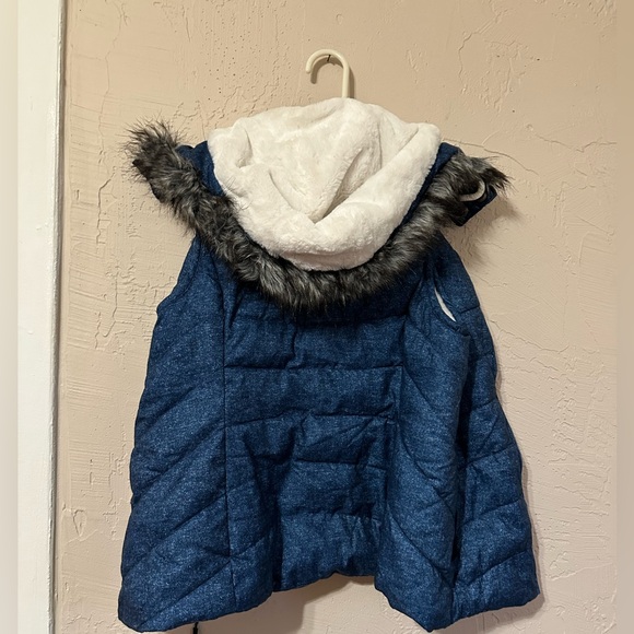 ❤️‍🔥2/$20❤️‍🔥Puffer Vest With Faux Fur Lining and Hood Size Small - Picture 2 of 7
